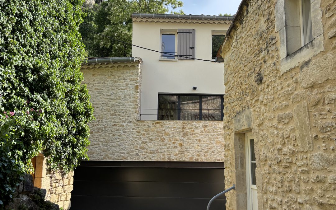 Extension d’une maison individuelle dans un “village patrimonial” (30)